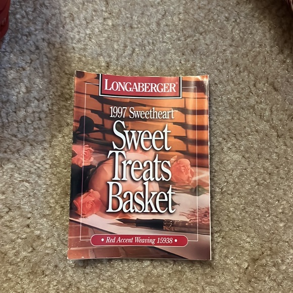 Longaberger Sweetheart Basket - Picture 4 of 11